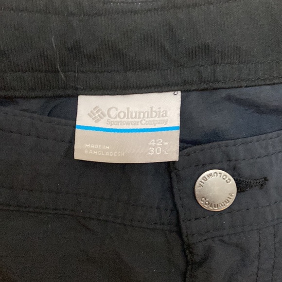 COLUMBIA 42” waist , 30” leg black hiking pants, convertible to shorts - Picture 5 of 5
